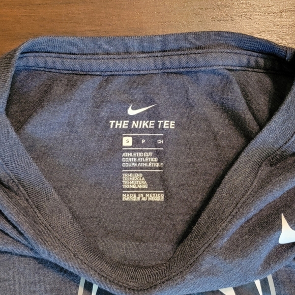 The Nike Tee Dri-Fit Uconn Connecticut Huskies Short Sleeve T-Shirt - Picture 3 of 5